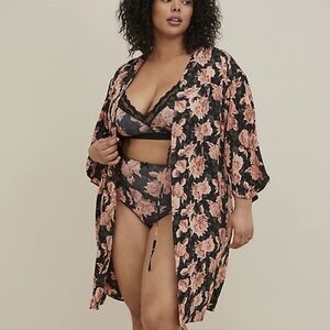 New Torrid TIERED SHORT ROBE - MICROFIBER FLORAL BLACK